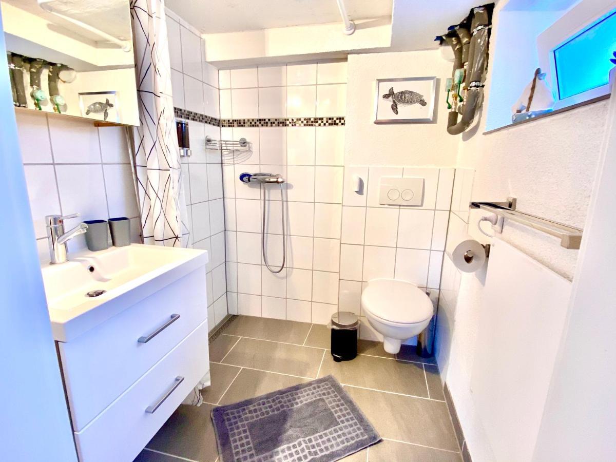 Modernes Zimmer Mit Kuechenzeile Und Bad Denkte Екстериор снимка