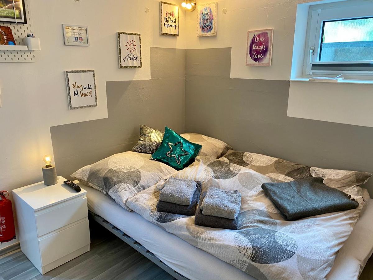 Modernes Zimmer Mit Kuechenzeile Und Bad Denkte Екстериор снимка